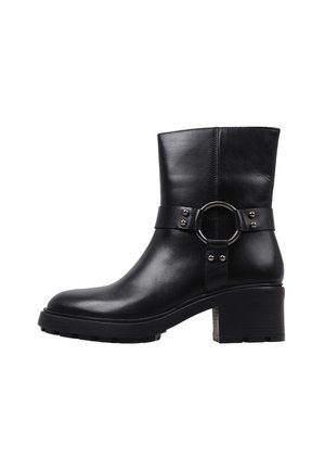 Sandra Fontán Botines camperos - black