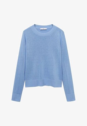 Lichtblauwe gebreide trui met een ronde halslijn, lange mouwen en geribde boorden en zoom. Zachte textuur met een iets losse pasvorm.