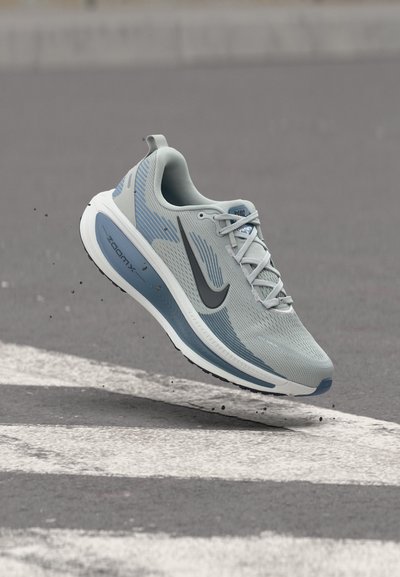 Nike Performance VOMERO 18