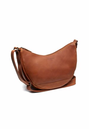 Braune Lederumhängetasche mit geschwungener Form, Reißverschluss und verstellbarem Trageriemen. Glatte Textur, minimalistisches Design und keine sichtbaren Muster.