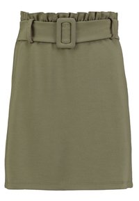 Jupe verte olive avec une taille froncée et une large ceinture avec une boucle carrée. Tissu lisse avec une coupe ajustée et des détails à l'ourlet.