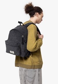 Eastpak DAY PAK'R - Mochila - ribs black