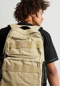 Dickies DUCK UTILITY BACKPACK UNISEX - Turistinė kuprinė - desert sand
