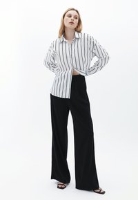 OXXO ULTRA HIGH RISE WIDE LEG  - Broek - black