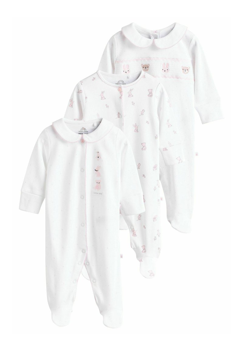 Ensemble de trois bodys blancs pour bébé avec des accents et des motifs roses. Les caractéristiques incluent des cols ronds, des manches longues et des fermetures à pression.
