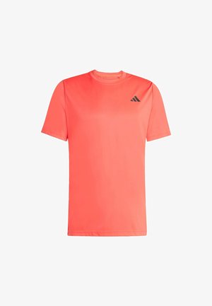 Korte mouwen sportshirt in fel koraal, gemaakt van glad synthetisch materiaal. Kenmerkt zich door een zwart Adidas-logo op de bovenste linkerzijde.