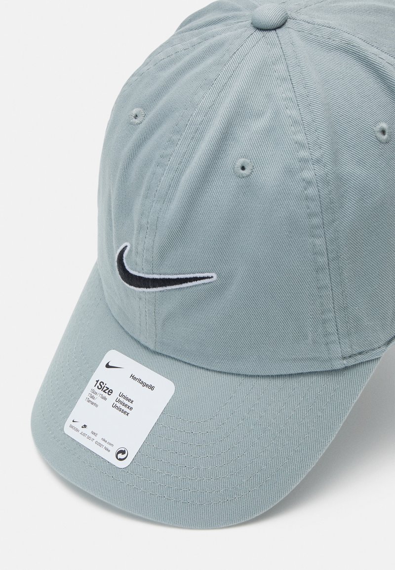nike essential cap