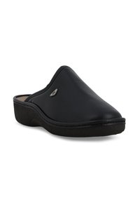 Scarpa nera in pelle senza lacci con punta arrotondata, sopra texturizzato e suola bassa e ammortizzata nera. Presenta un piccolo emblema metallico sul lato.