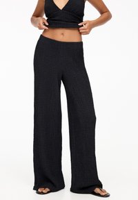 PULL&BEAR - CREASED-EFFECT STRAIGHT - Stoffhose - black Thumbnail-Bild 1