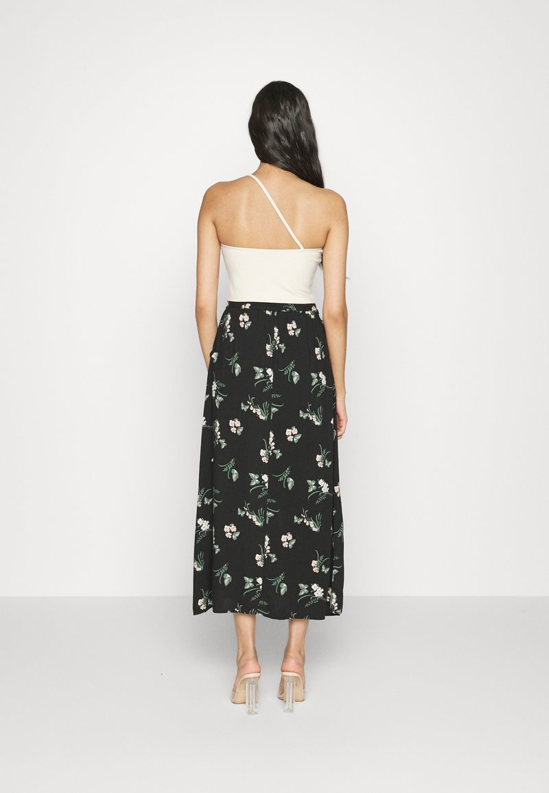 Vero Moda Maxi skirt black (Pre-owned) Zalando