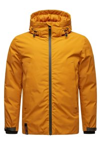 Giacca impermeabile gialla con colletto alto, cappuccio regolabile e chiusura frontale con zip. Presenta due tasche laterali e dettagli neri.