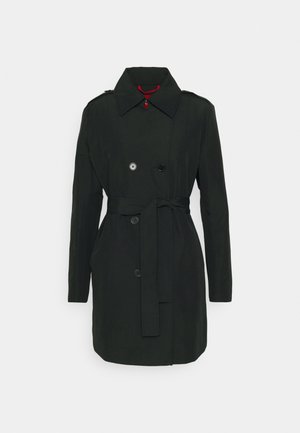 Casaco trench preto com botões duplos, cintura cingida com cinto e colarinho com bicos. Apresenta uma textura suave e epaulettes nos ombros.