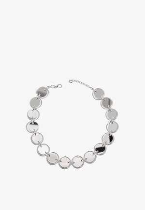Srebrny metalowy naszyjnik z połączonymi okrągłymi dyskami o refleksyjnym wykończeniu, na przemian z powierzchniami polerowanymi i matowymi.