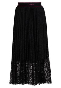 Sort blonde midi nederdel med en plisseret design, solid talje med "GUESS" branding og en bølget kant.