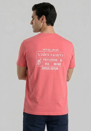 VALECUATRO, CAMISETA MODELO LEGEND - Camiseta estampada - coral