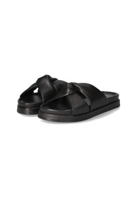 Zwarte leren slidesandalen met een gedraaide bandontwerp. Voorzien van een platte zool en een gladde textuur. Eenvoudige silhouet met minimale accenten.