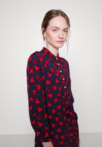 GANT COLLEGIATE HEART DRESS - Vestido de dia - classic blue