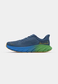 ARAHI 7 - Chaussures de running sur route - grey/dark blue