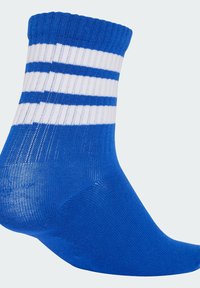 Chaussette de crew bleue en matériau tricoté, présentant des rayures blanches et une texture côtelée en haut. Le tissu semble lisse et doux.