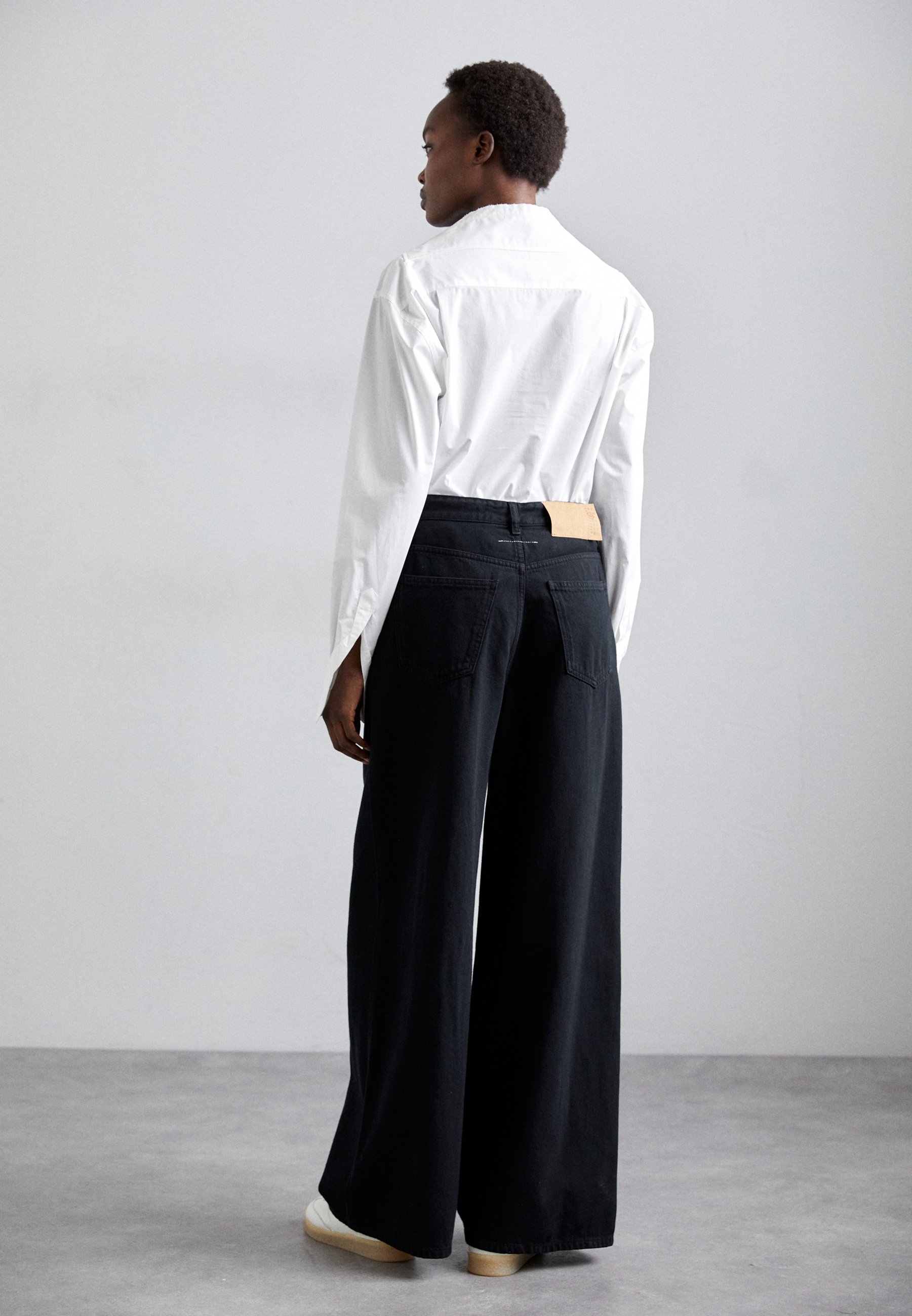 パンツ Maison Margiela PANTS 5 POCKETS MM6 Maison Margiela PANTS 5 POCKETS - Relaxed fit jeans - black