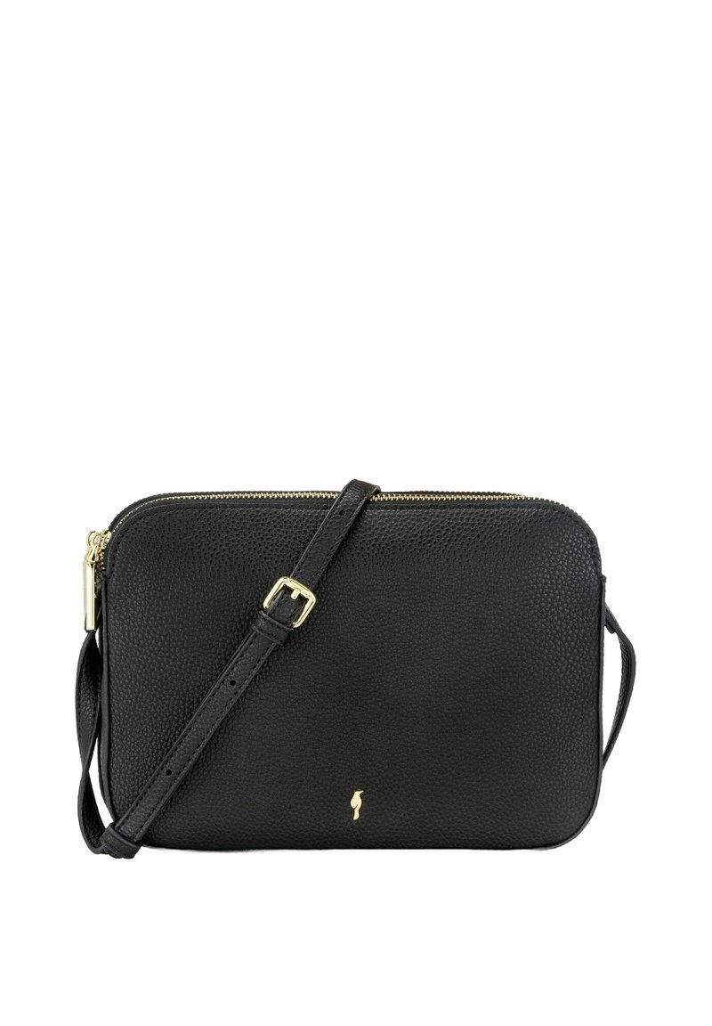 Czarna skórzana torebka typu crossbody o teksturowanej powierzchni, złotym suwakem, regulowanym paskiem oraz małym logo z przodu. Kompaktowy prostokątny kształt.