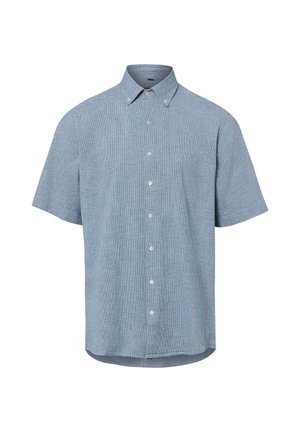 Blauw overhemd met korte mouwen, knopen en een button-down kraag met subtiel gestructureerd patroon op een witte achtergrond.