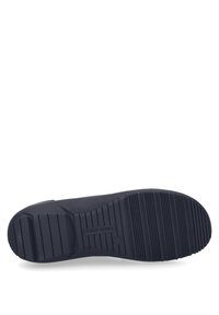 Semelle de chaussure en caoutchouc noir avec un motif texturé pour l'adhérence, un logo en relief et des nervures pour une traction supplémentaire.
