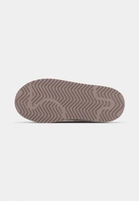 adidas Originals CAMPUS 00S WTR - Sporta apavi - earth strata/trace brown