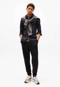 Tommy Jeans ORIGINAL STRETCH SHIRT - Camisa - black