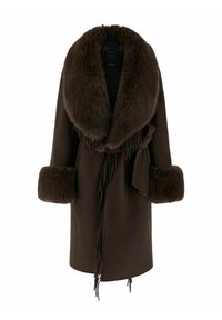 Cappotto marrone con ampio colletto in pelliccia, dettagli a frange sul davanti e accenti di pelliccia sulle maniche. Realizzato in tessuto morbido, design a lunghezza media.