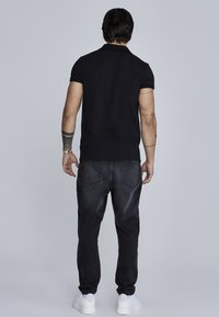 SIKSILK V-NECK  - Pólóing - black