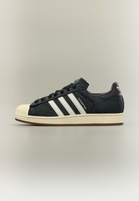 Δεν επιλέχθηκε, core black/core white/cream white