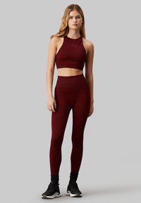 Calvin Klein Performance Reggiseno sportivo con sostegno medio - rusted root