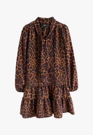 Langærmet leopardprint-kjole med flæsekant og bindedetalje ved halsen i brune og sorte toner.