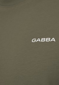 Gabba DUNE LOGO SS GOTS - T-shirt basic - deep lichen green
