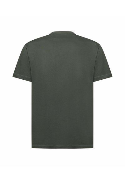 Camiseta de manga corta verde oscura hecha de algodón suave, con un cuello redondo clásico y un dobladillo cosido sin embellimientos adicionales.