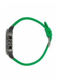 Sportklocka med ett rektangulärt silverfint hölje, svarta och silverfärgade knappar, och ett grönt silikonband. Texturerad yta på bandet och detaljer i rostfritt stål.
