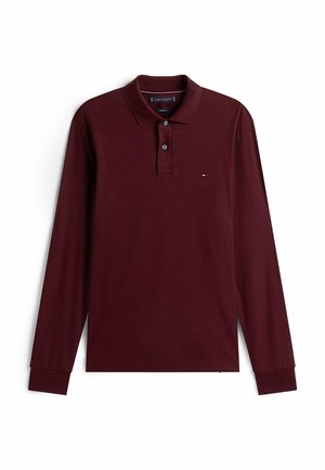 Polo a maniche lunghe in cotone bordeaux, con colletto classico, patta con tre bottoni e un piccolo logo sul petto.