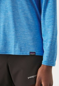 Patagonia DAILY GRAPHIC - Ilgarankovis viršutinės dalies drabužis - vessel blue