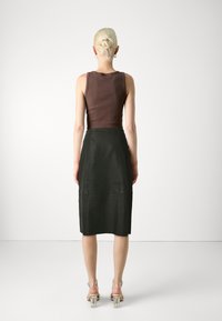 Selected Femme SLFAMALIA SKIRT - Usnjeno krilo - black