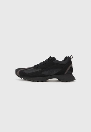 GmbH YLEM UNISEX - Zapatillas - black krust strong mix