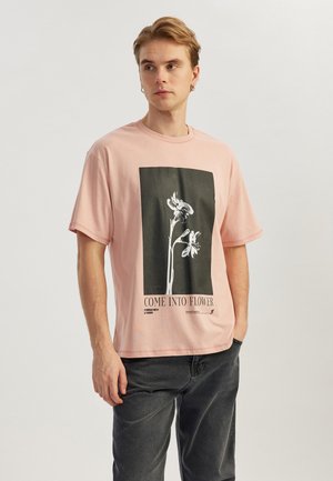 - T-shirt z nadrukiem