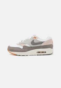 Nike Sportswear AIR MAX 1  - Baskets basses - summit white/flat pewter/light iron ore/light orewood brown/sail/monarch