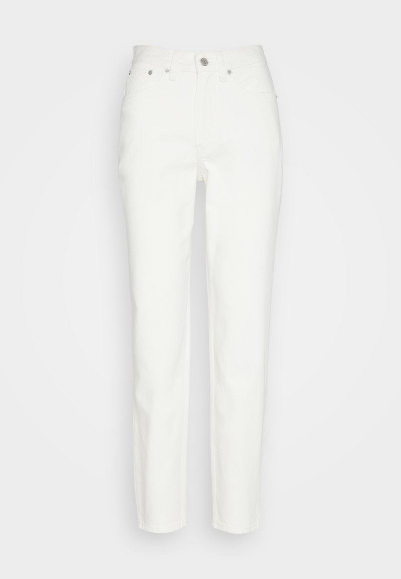 Pantaloni in denim bianco con una vestibilità a gamba dritta. Presentano una chiusura anteriore con bottone e zip, design classico a cinque tasche e cuciture sottili.