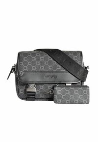 Sac bandoulière noir et gris avec un tissu à motifs, des accents en cuir, des accessoires en métal, une sangle ajustable et une petite pochette assortie.