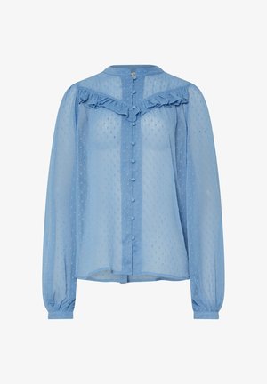 Jasnoniebieska bluzka uszyta z przezroczystego materiału, z falbaniastym przodem, długimi rękawami z marszczonymi mankietami oraz zapięciem na guziki. Całość w kropki.