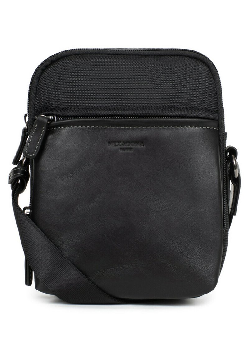 Schwarze Leder-Crossbody-Tasche mit einer strukturierten Nylonvordertasche, Reißverschluss, verstellbarem Tragegurt und dezentem Logo-Detail.