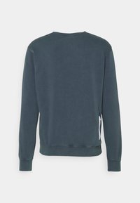 Mörkgrön sweatshirt med långa ärmar, ribbade mudd och nederkant, samt en sidodragkedjeddetalj. Mjuk tyg med en slät textur.