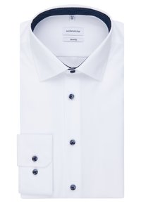Witte longsleeve shirt met een marineblauwe geklede kraag, voorzien van donkere knopen, een getailleerde snit en een manchet met één knoopdetail.