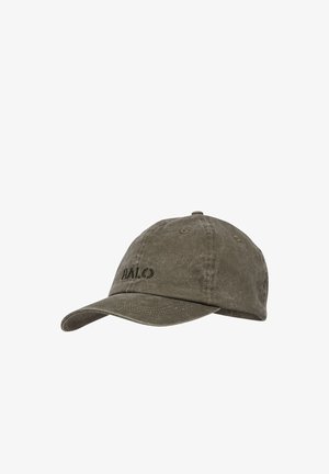 Olijfgroene baseballcap met gebogen klep en zwart geborduurd "MALO"-logo aan de voorkant, gemaakt van gewassen katoenen stof.